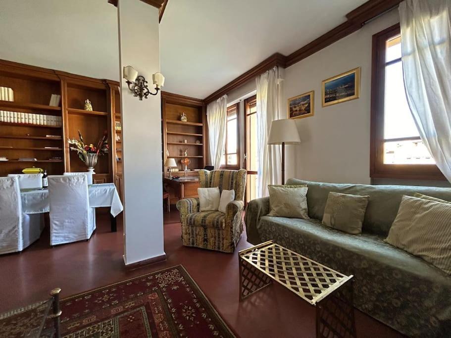 Ponte Vecchio View By Florencehospitality Com Apartment Florenz